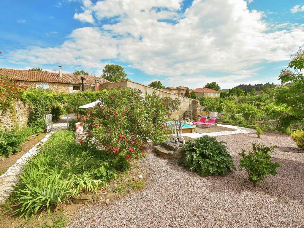 Maison de vacances Cozy Holiday Home in F lines Minervois with Swimming Pool  34210 Félines-Minervois