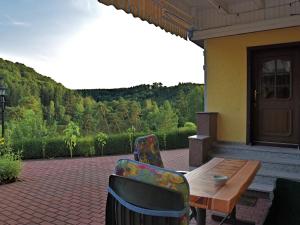 Cozy Holiday Home in G ntersberge with Lake View