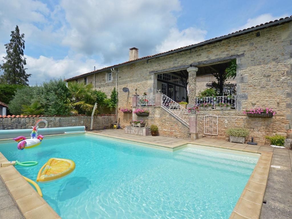 Cozy Holiday Home in La Foret de Tess with Private Pool , 16240 La Forêt-de-Tessé