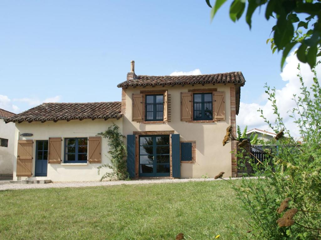 Maison de vacances Cozy Holiday Home in Piquecos with Private Swimming Pool  82130 Piquecos