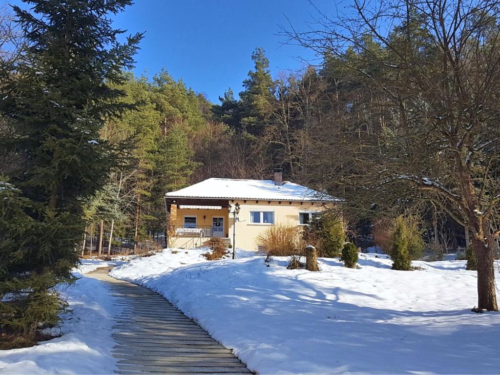 Cozy Holiday Home in Sachspfeife with Sun Terrace , 96369 Eichenbühl