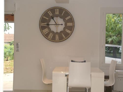 Cozy Holiday Home in Sorgues with Garden