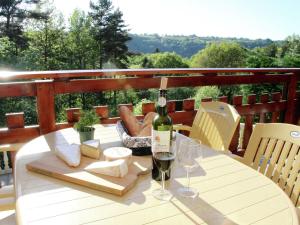 Maison de vacances Cozy Holiday Home near Lake in Beaulieu  15270 Beaulieu Auvergne