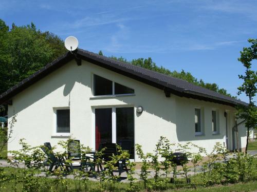 Cozy holiday home with dishwasher, in a green area