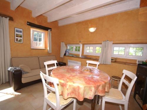 Cozy Home in Haut du them ch teau lambert with Garden