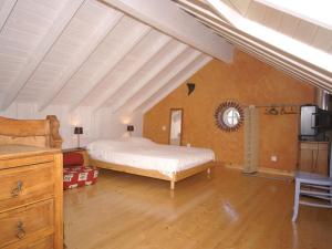Cozy Home in Haut du them ch teau lambert with Garden