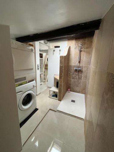 Cozy house (Bien situé/ 2 lits / Clim / Extérieur)