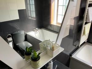 CRALS - Casa da Guilheta ' Family & Friends - Beach Home with Greenhouse '