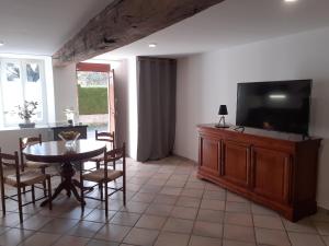 Maison de vacances DANS LA MAISON D'A COTE 7 Le Theil 23160 Azerables Limousin