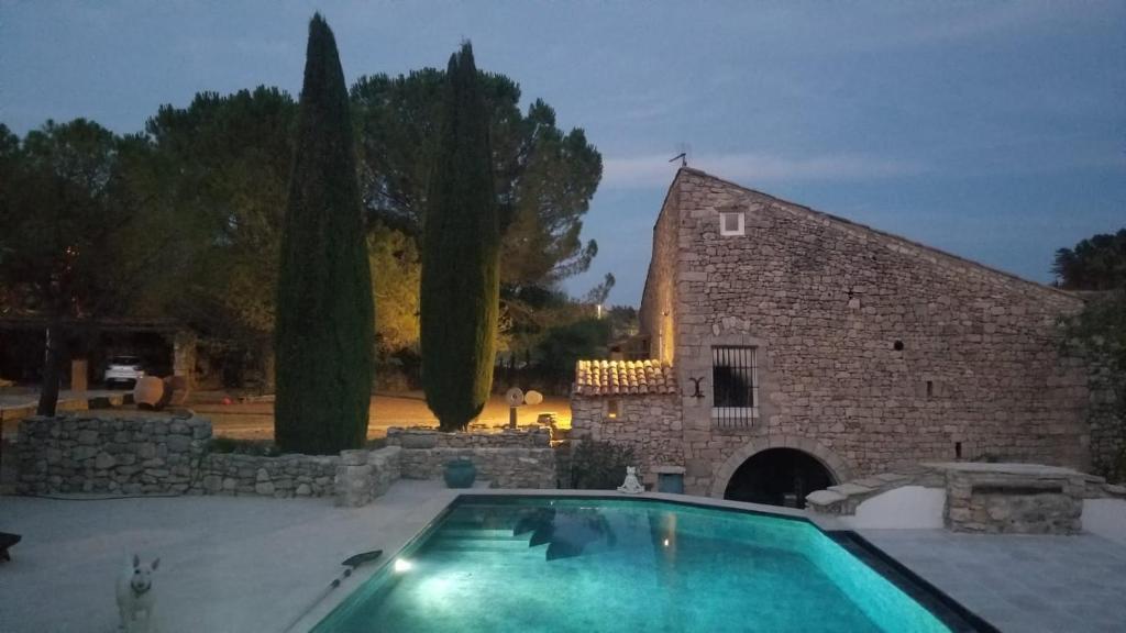 Delightful holiday home with a large private swimming pool perfect for families 03350 Cérilly