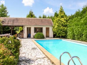 Maison de vacances Delightful holiday home with a large private swimming pool perfect for families  03350 Cérilly Auvergne