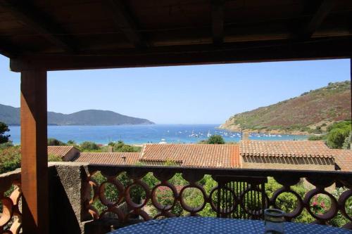Demi villa à 500m de la plage avec vue sur mer.