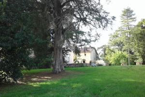 Maison de vacances Dépendance d'une tour médiévale du XIV°siècle château Déhès 32480 Gazaupouy Midi-Pyrénées