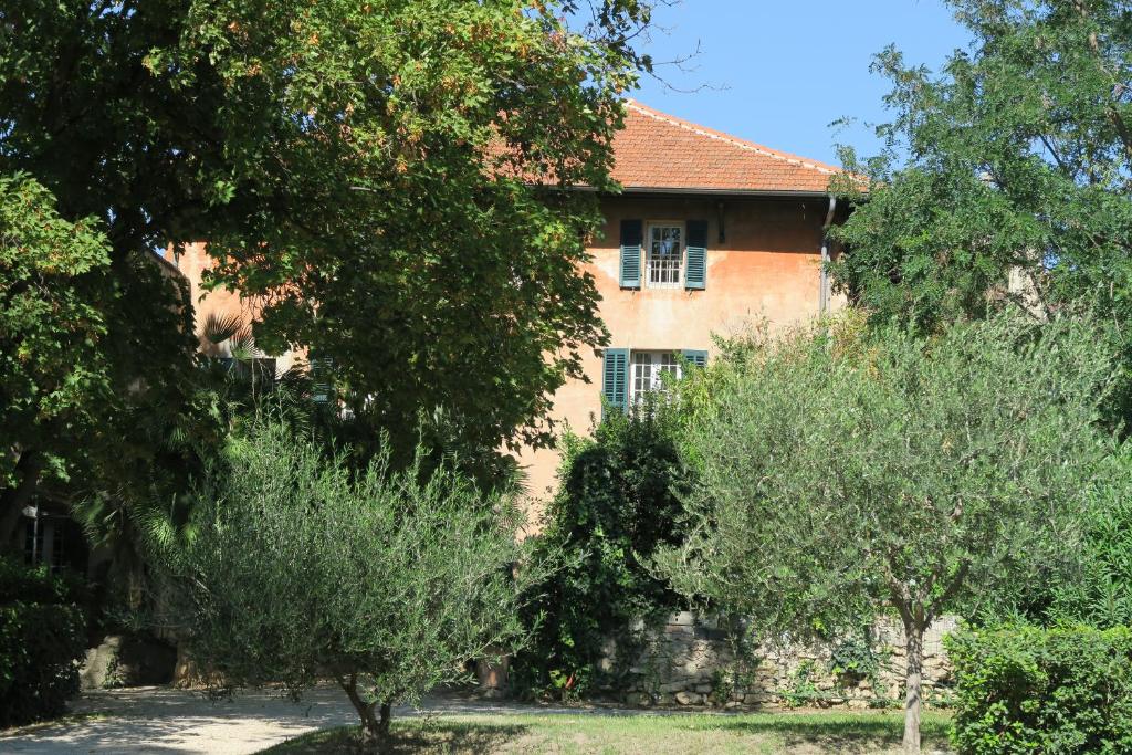 Maison de vacances dépendance de bastide climatisée dans parc exceptionnel, au calme 18 Rue Saint-Jean du Désert 13012 Marseille