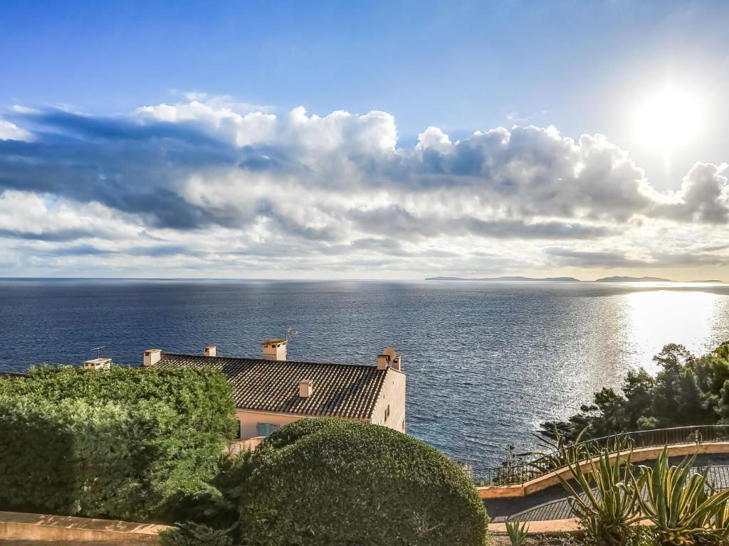 Detached cottage with pool nr Josselin