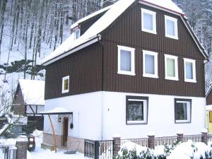 Detached group house in the Harz region with a fenced garden