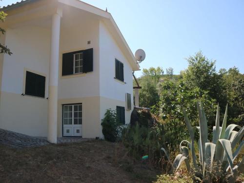 Detached holiday home with delightful view over the valley