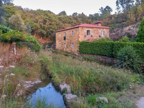 Detached house -formerly a mill- with swimming pool in an idyllic location