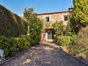 Detached house -formerly a mill- with swimming pool in an idyllic location