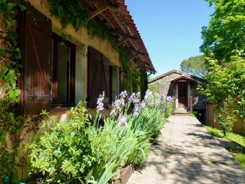 Detached house with terrace in south Dordogne