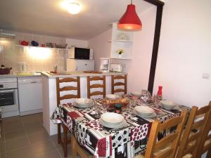 Detached house with terrace in south Dordogne