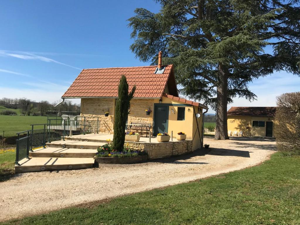 Maison de vacances Domaine BORCHAMPS. Route de Charlieu 42190 Saint-Nizier-sous-Charlieu