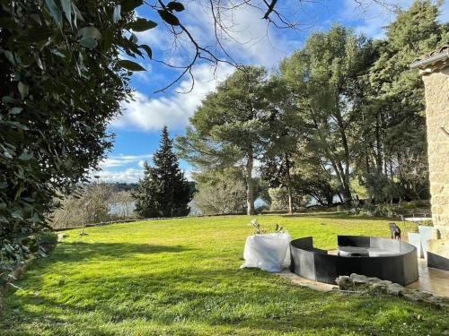 Domaine de Massiot, piscine, lac, calme et nature