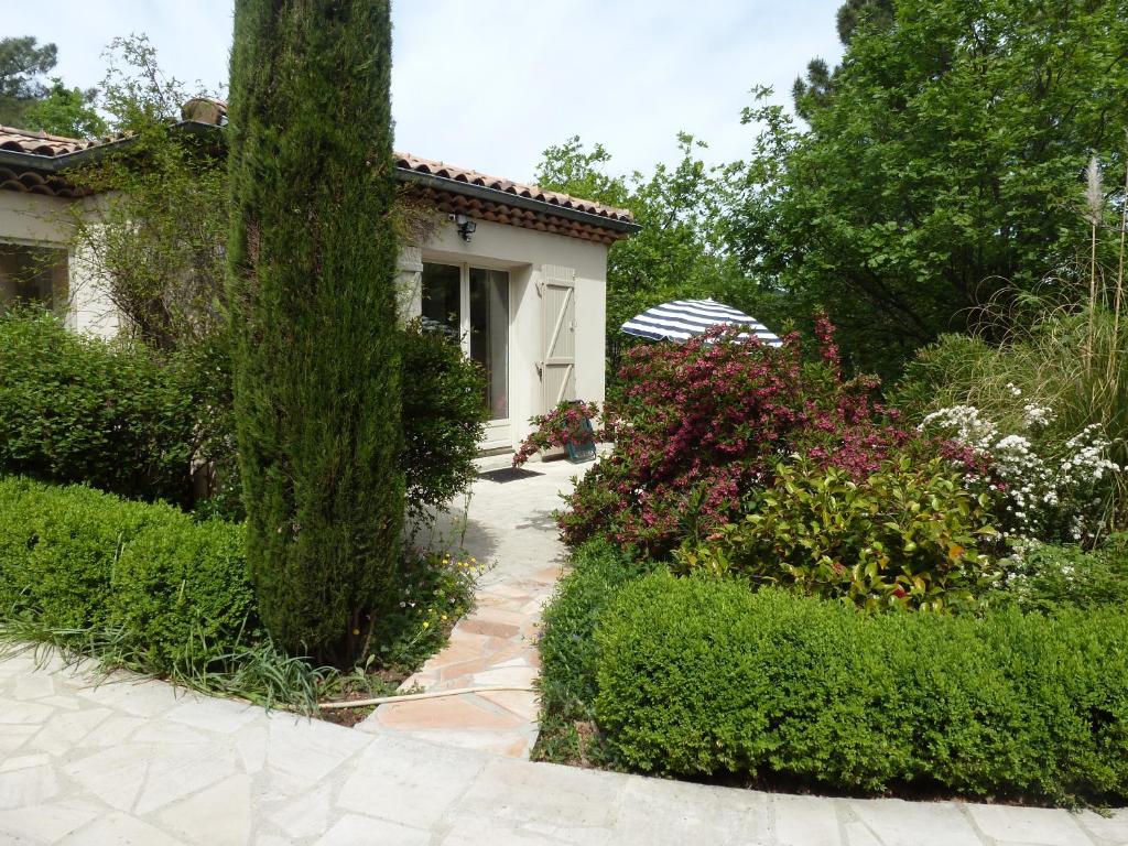 Maison de vacances DOMAINE DU PLANAS - PATIO DOMAINE DU PLANAS DOMAINE DU PLANAS 07200 Ailhon