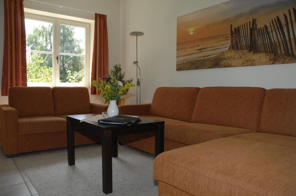 Drei-Generationen-Wohnung \ Neuklockenhäger Weg 1a, 18311 Hirschburg