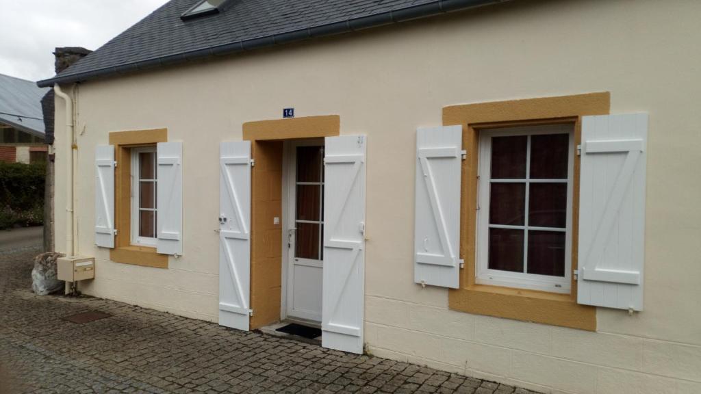 Eidumhaus, freistehendes Reetdachhaus mit Garten in Strandnähe