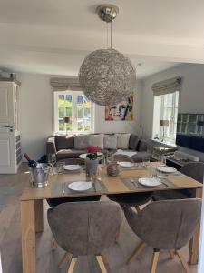 Eidumhaus, freistehendes Reetdachhaus mit Garten in Strandnähe