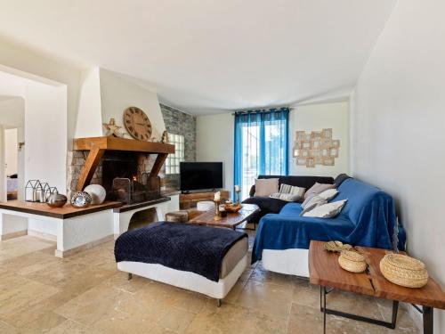Elegant Holiday Home in Touques with Fenced Garden