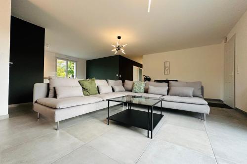 Elegant new house in a hamlet near Tours