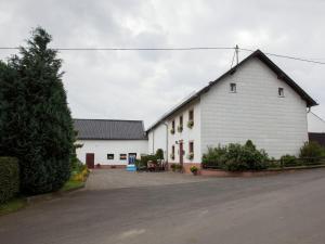 Maison de vacances Enjoy a holiday on the farm in a quiet area  54608 Sellerich Rhénanie-Palatinat