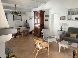 Ensemble, dans une grande maison de Noirmoutier