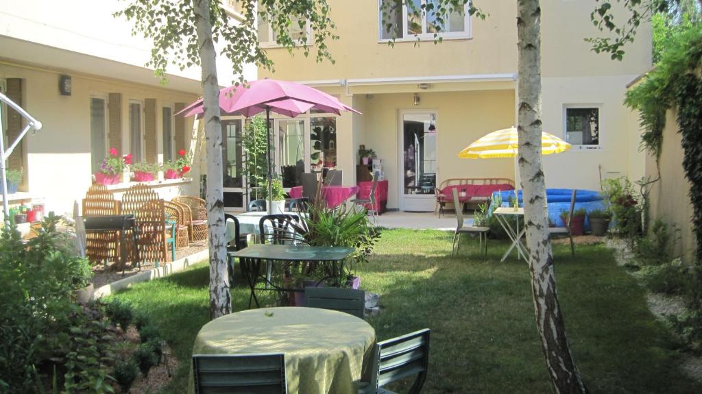 Ensemble, dans une grande maison de Noirmoutier 85680 La Guérinière