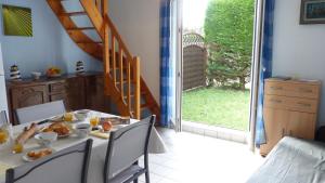 Erdeven - Petite maison de vacances près de la plage de Kerhilio