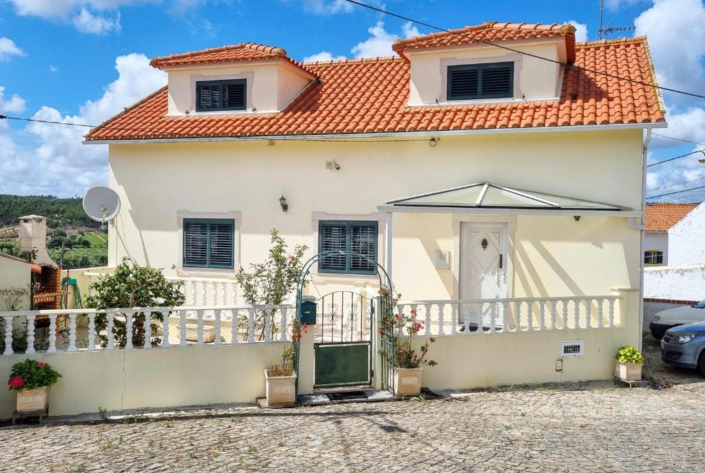 Maison de vacances Espectacular casa 210 m2 cerca de lindas playas 5 Largo do Pocico 2565-456 Maxial