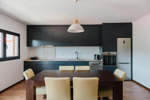 Espetacular casa com piscina, Braga by MyStay