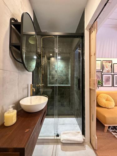 Estoril Tiny Home 5 Minutes From the Beach
