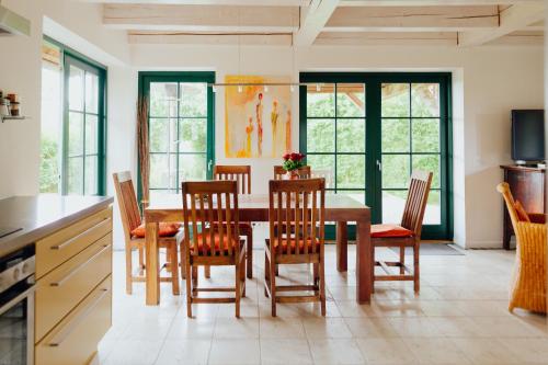 Exklusiv + nah zur Ostsee 4-Zi./4+2 P. Ferienhaus