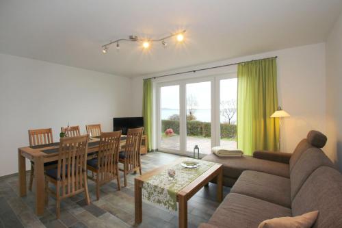 F-1037 Ferienhaus Neuendorf Haus Terrasse, Gartennutzung, Meerblick