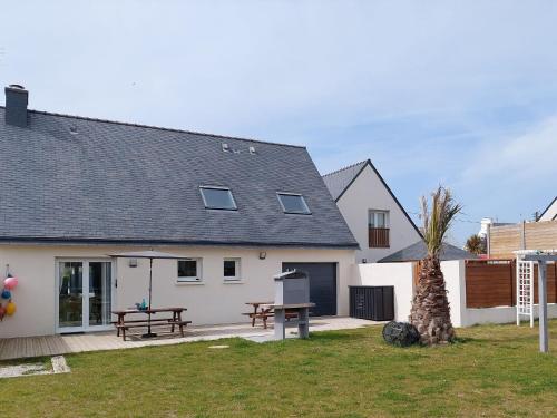 Family-friendly holiday home close to the beach