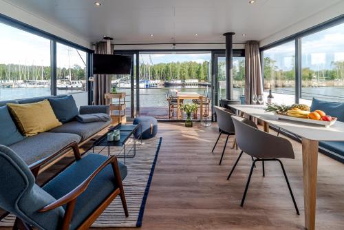Family Hausboot direkt an der Hafeneinfahrt