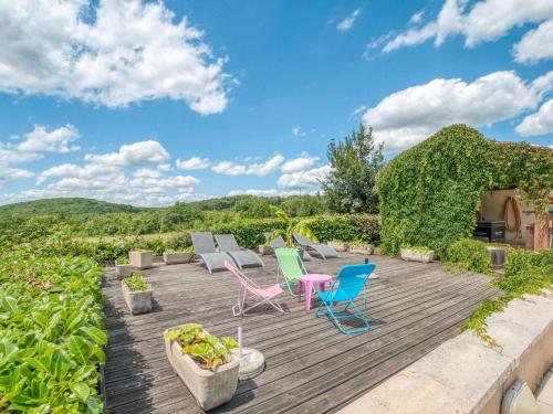 Fantastic Holiday Home in D gagnac with Jacuzzi