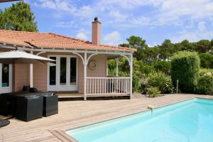 Maison de vacances Fantastic villa with pool close to bay and ocean 19 Avenue des Frégates 33950 Lège-Cap-Ferret Aquitaine