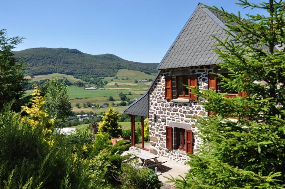 Maison de vacances Farmhouse with mountain view Eybarithoux 15400 Le Claux