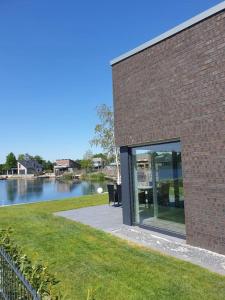 Ferienhaus am See mit Sauna, Strand, Wassersport