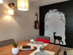 Ferienhaus Blaue Blume mit 11 kW Ladestation, Kamin, Terrasse, eingezäuntem Garten, WLAN, Netflix, 2 Hunde willkommen!