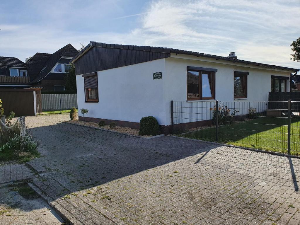 Maison de vacances Ferienhaus-Bogen-Glück Bogenstraße 4 26529 Osteel